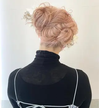 セミロング ヘアアレンジ 🫧ハイトーン✨格安 より質💐マンツーマのヘアスタイル