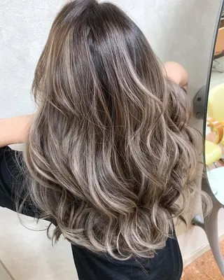 セミロング 穐田 司樹のヘアスタイル