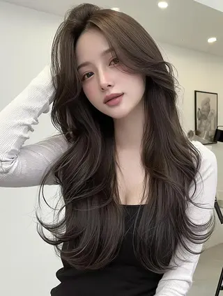 セミロング FOCUS JAPAN2のヘアスタイル