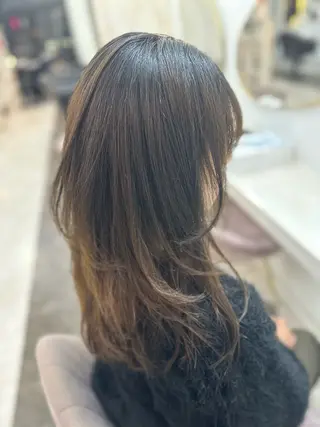 セミロング ☘️はるみ☘️縮毛矯 正/カット/大宮のヘアスタイル