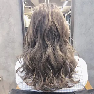 セミロング カラー 前濱 ノゾミのヘアスタイル
