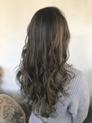 ロング カラー 伊藤 優希のヘアスタイル