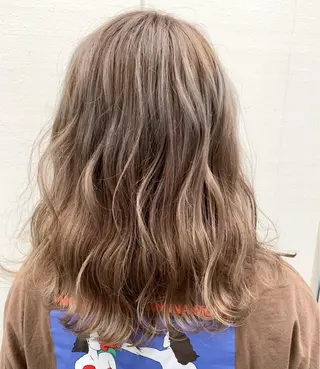 ロング 高梨 里穂のヘアスタイル