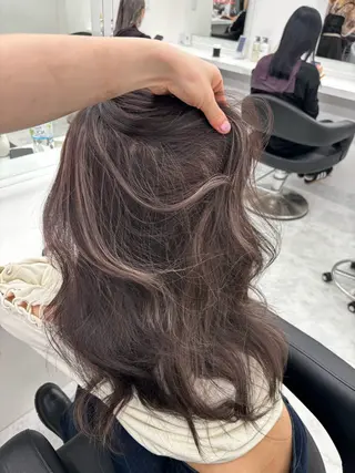 ロング カラー 抜け感レイヤー︴ ニュアンスカラーのヘアスタイル