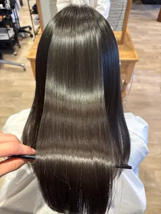 ロング 渡辺 桃花のヘアスタイル