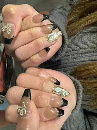 ネイル LAVISH 大和店 emi・:*+のネイルデザイン