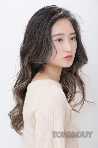 セミロング カラー パーマ KONOMI スタイリストのヘアスタイル