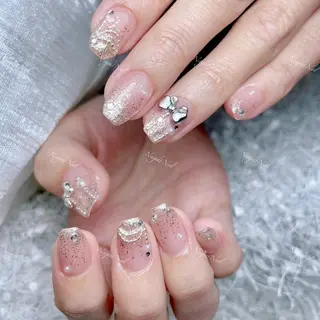 ネイル 🦋 Queenieのネイルデザイン