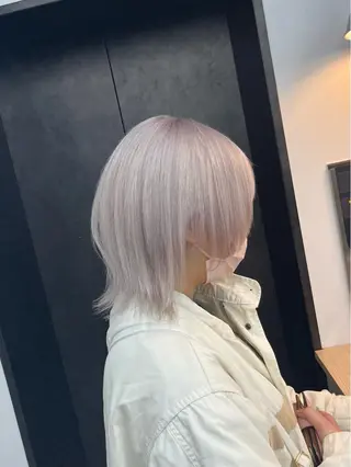 ミディアム イツク ⚡️ ルーツ/ハイトーンのヘアスタイル