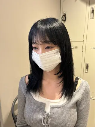 ミディアム カラー 抜け感レイヤー︴ ニュアンスカラーのヘアスタイル