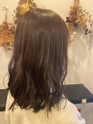 ミディアム カラー 小栗 麻衣のヘアスタイル