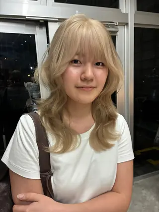 セミロング カラー wewe: momoeのヘアスタイル