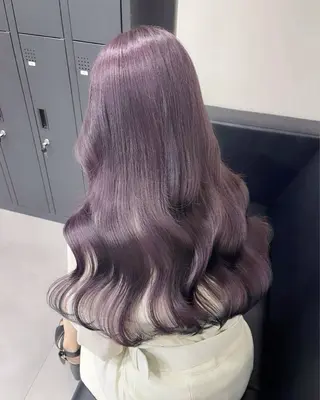 ロング カラー レイヤー/顔周り ブリーチカラーのヘアスタイル