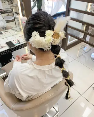 ロング カラー ヘアアレンジ 羽エクステ🪽 🤍まき🤍のヘアスタイル