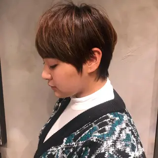ショート 柔らかブラウン/顔周 りレイヤー♡ユウシのヘアスタイル