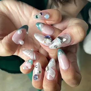 ネイル Tomo 🦋💜のネイルデザイン