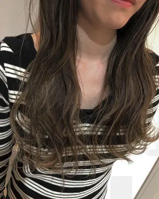 ロング カラー 比嘉 千咲のヘアスタイル