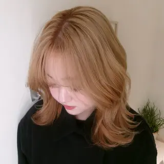 ミディアム カラー かがやしづ ⭐️ベージュのヘアスタイル