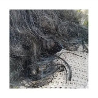カラー セミロング 荒山 栞奈のヘアスタイル