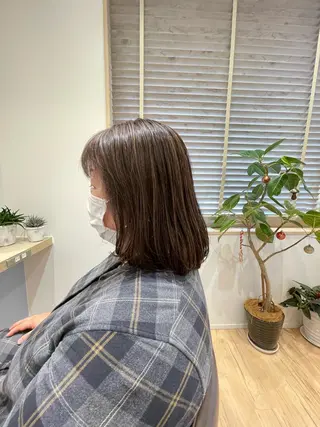 セミロング 白髪ぼかしハイライト 💫ミネ ヒロシのヘアスタイル