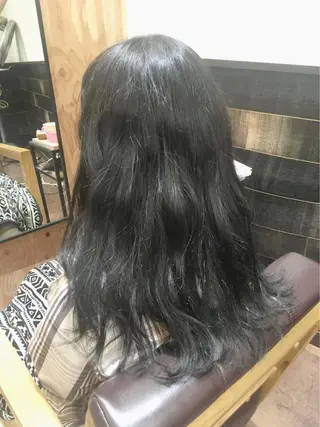 ロング カラー ヘアアレンジ 栗林 実莉のネイルデザイン