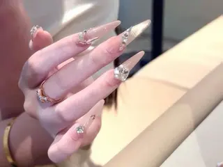 ネイル Queenie 🦋のネイルデザイン