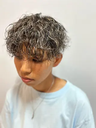 ショート カラー パーマ メンズ 上山 新のヘアスタイル
