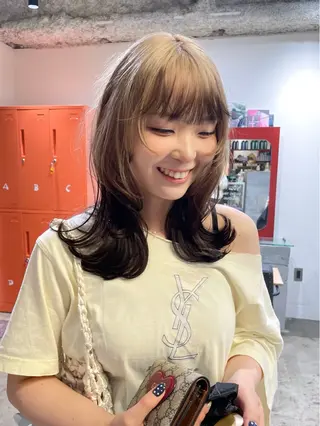セミロング カラー さと ちはるのヘアスタイル