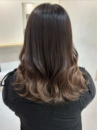 ミディアム カラー 小出 彩水のヘアスタイル