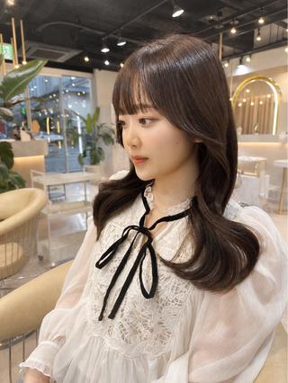 セミロング カラー Akane レイヤー/艶カラーのヘアスタイル