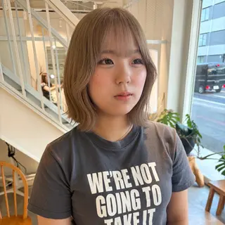 ショート カラー 周東 芽依のヘアスタイル