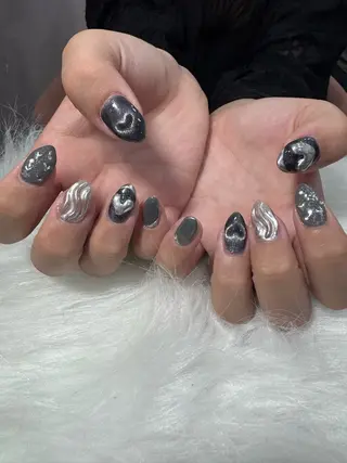 ネイル LAVISH 大和店 emi・:*+のネイルデザイン