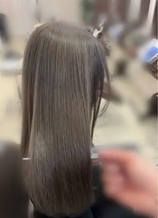セミロング カラー NOA 曽田のヘアスタイル