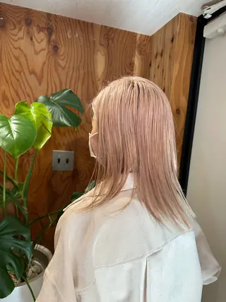 セミロング カラー 伊藤 友香のヘアスタイル