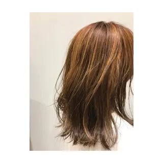 セミロング カラー くるくるパーマ aikoのヘアスタイル