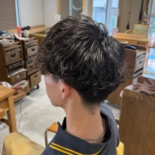 パーマ メンズ ナギラ ヒビキのヘアスタイル