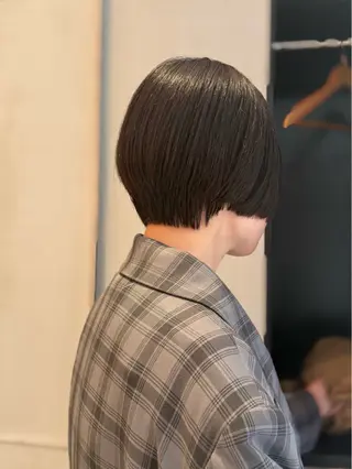 ショート ミオ💎ショート 透ける暗髪のヘアスタイル