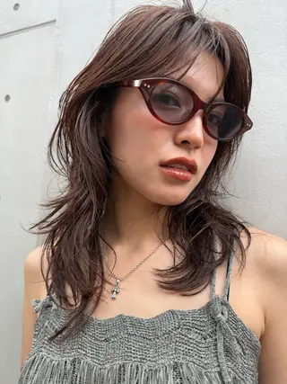 セミロング レイヤーカット\ウル フ　chinatsuのヘアスタイル