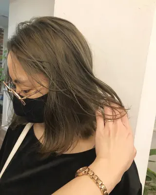 ミディアム カラー 江原 彩華のヘアスタイル