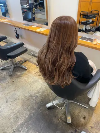 ロング カラー MIOベージュカラー 柔らかいカラーのヘアスタイル