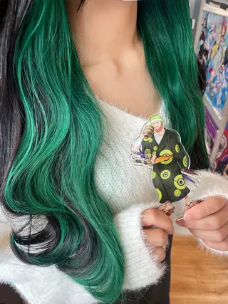 セミロング カラー インナーカラー 推し ブリーチ 髪質改善のヘアスタイル