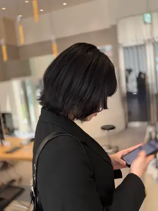 ミディアム カラー ミオ💎ショート 透ける暗髪のヘアスタイル