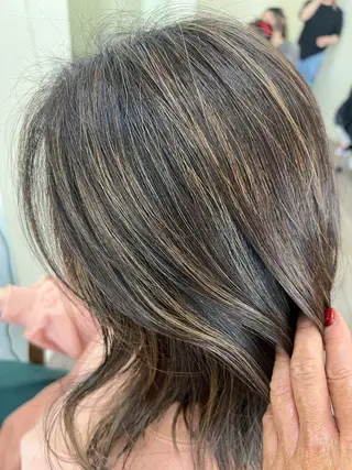 ミディアム カラー 鶴見 和美のヘアスタイル