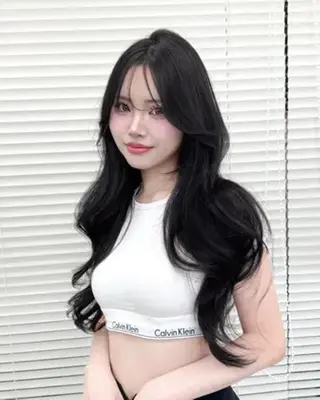 カラー 夏のトレンドヘア🤍 BABY上野のヘアスタイル