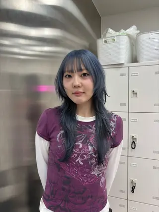 ロング カラー 抜け感レイヤー︴ ニュアンスカラーのヘアスタイル