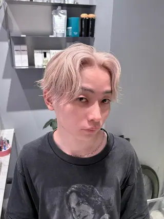 ショート カラー メンズ NANA🦖 ハイトーンデザインのヘアスタイル
