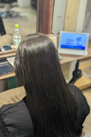ロング さやか/暗髪カラー /透明感ワンカラーのヘアスタイル