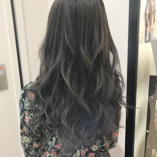 ロング 岸川 恭子のヘアスタイル