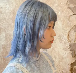 ミディアム カラー ブリーチ、パーマ 西部笑のヘアスタイル