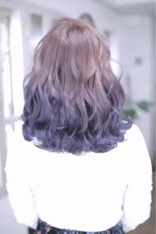ミディアム カラー パーマ ヘアアレンジ 推し活専用 【派手髪】飯野ゆかりのヘアスタイル